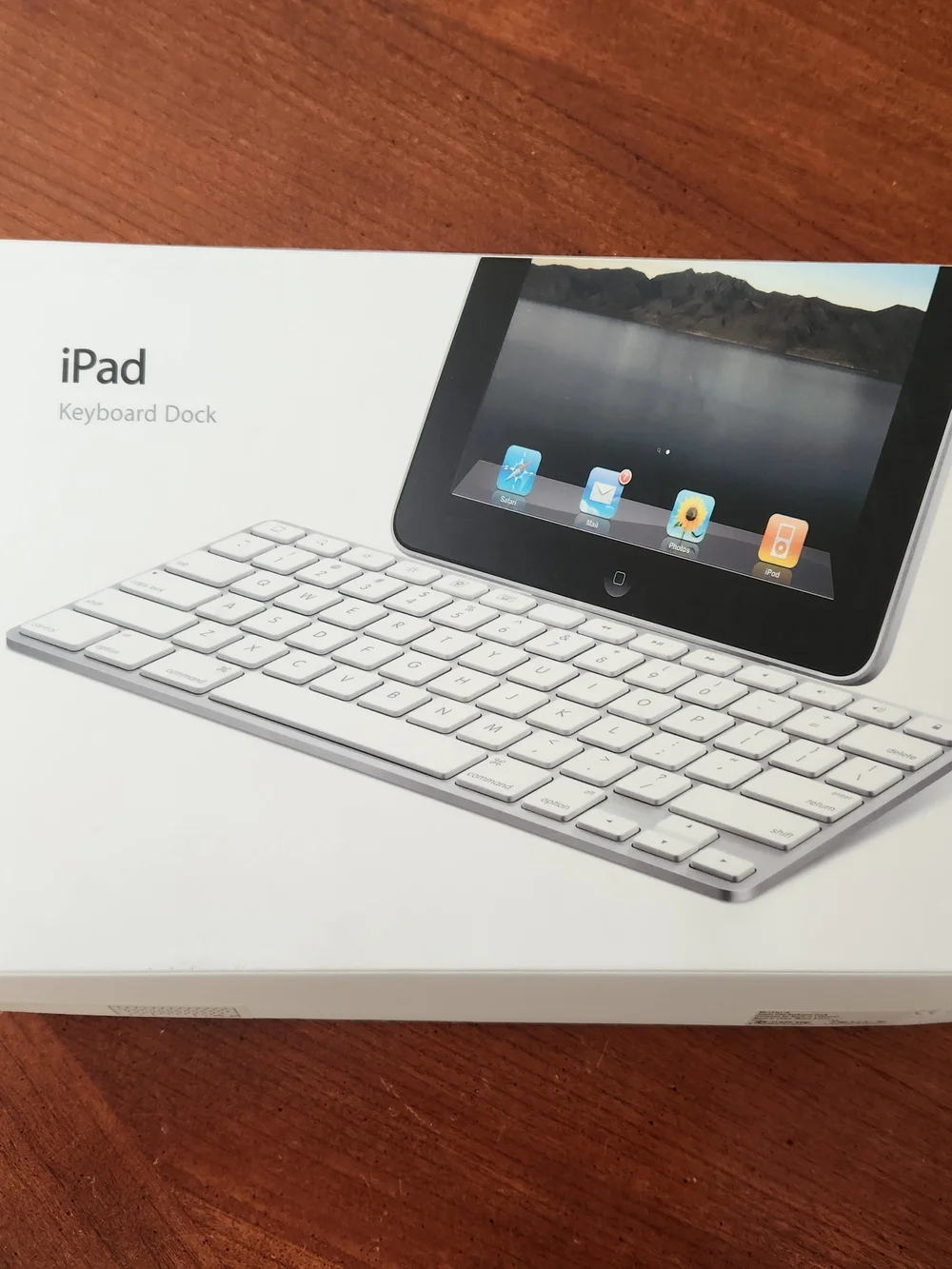 Apple iPad Keyboard Dock - White and Silver
